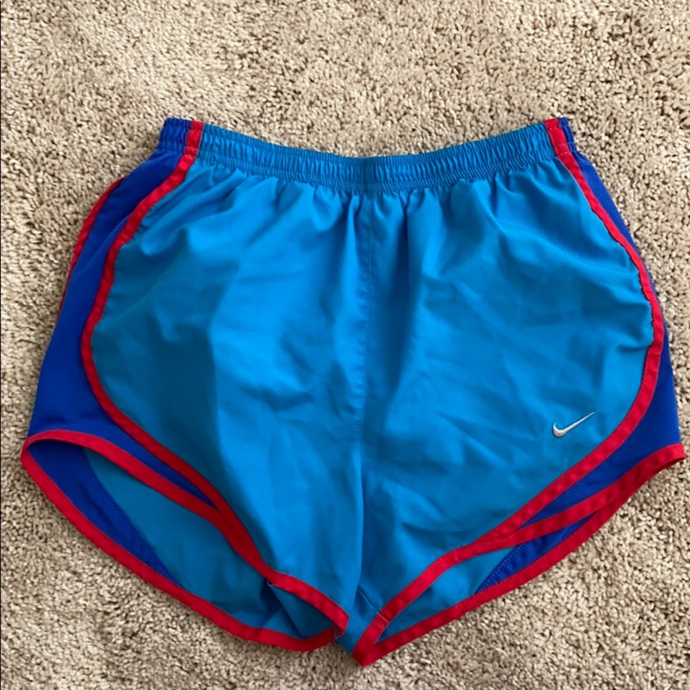XS Nike women short